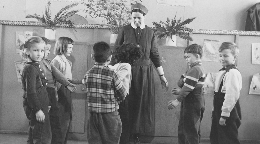 Sister Rosemarie Hudon and students