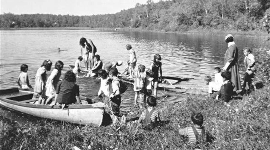 Sister O'Kane, students at Fish Lake, North Dakota