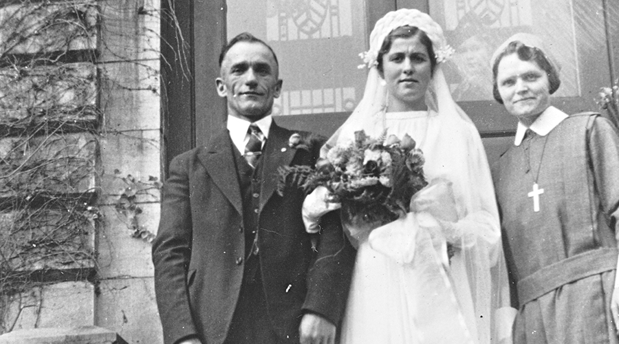 Sister Szostak and bride and groom