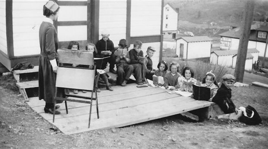 Outdoor religion class in Luscar, Alberta